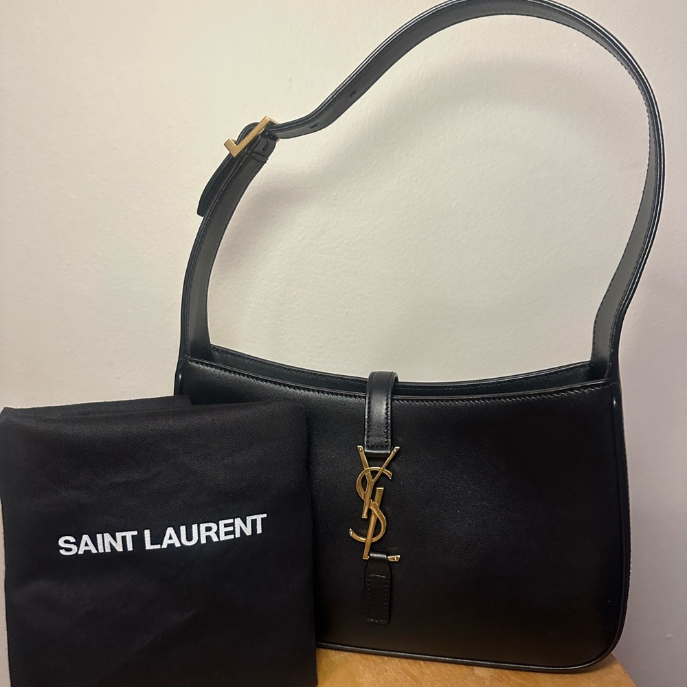 Saint Laurent Le 5 A 7 Shoulder Bag in Smooth Leather